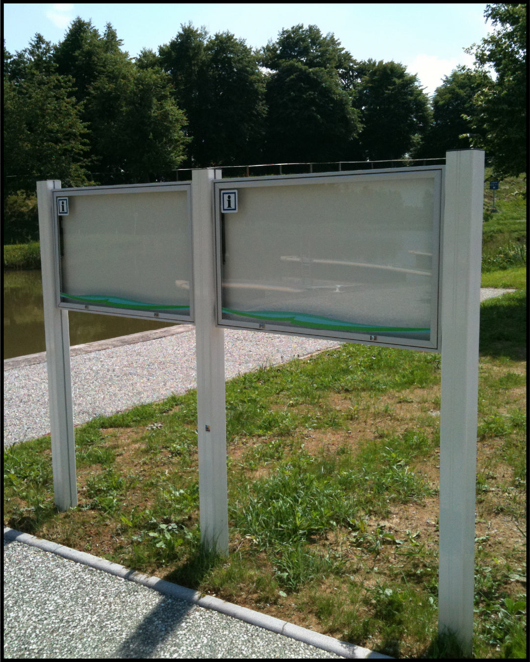 Vitrine info porte battante 720x990 angles carrés