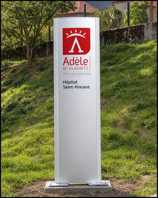 Totem non lumineux Galbé largeur 750 mm