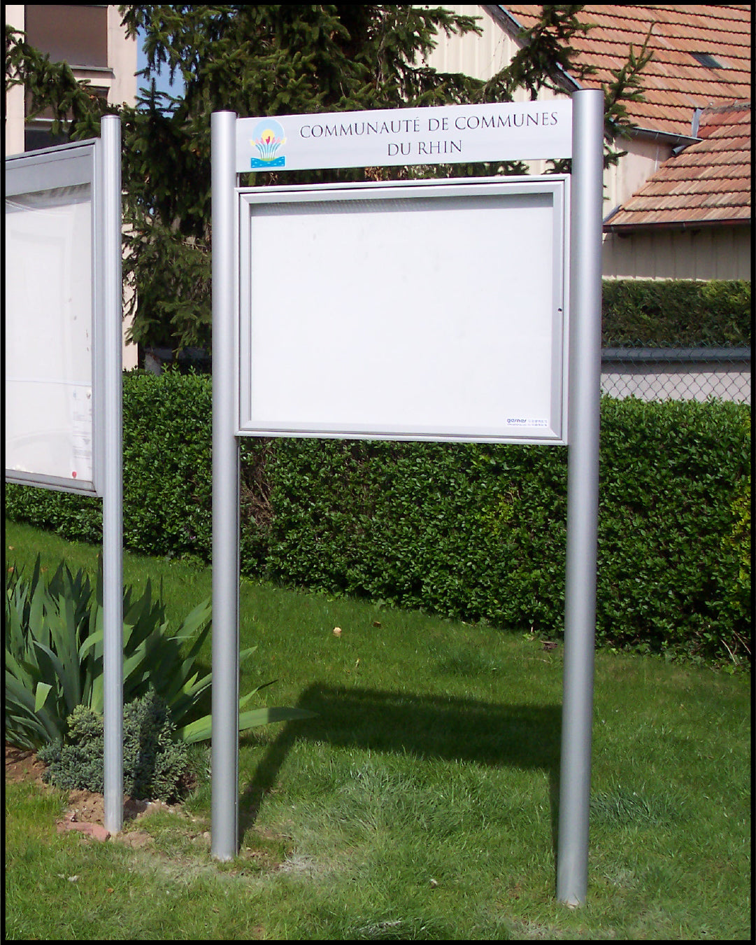 Vitrine info porte battante 720x990 angles carrés