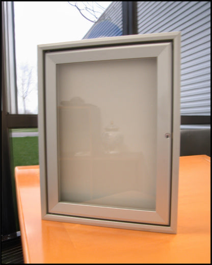 Vitrine info porte battante 720x990 angles carrés