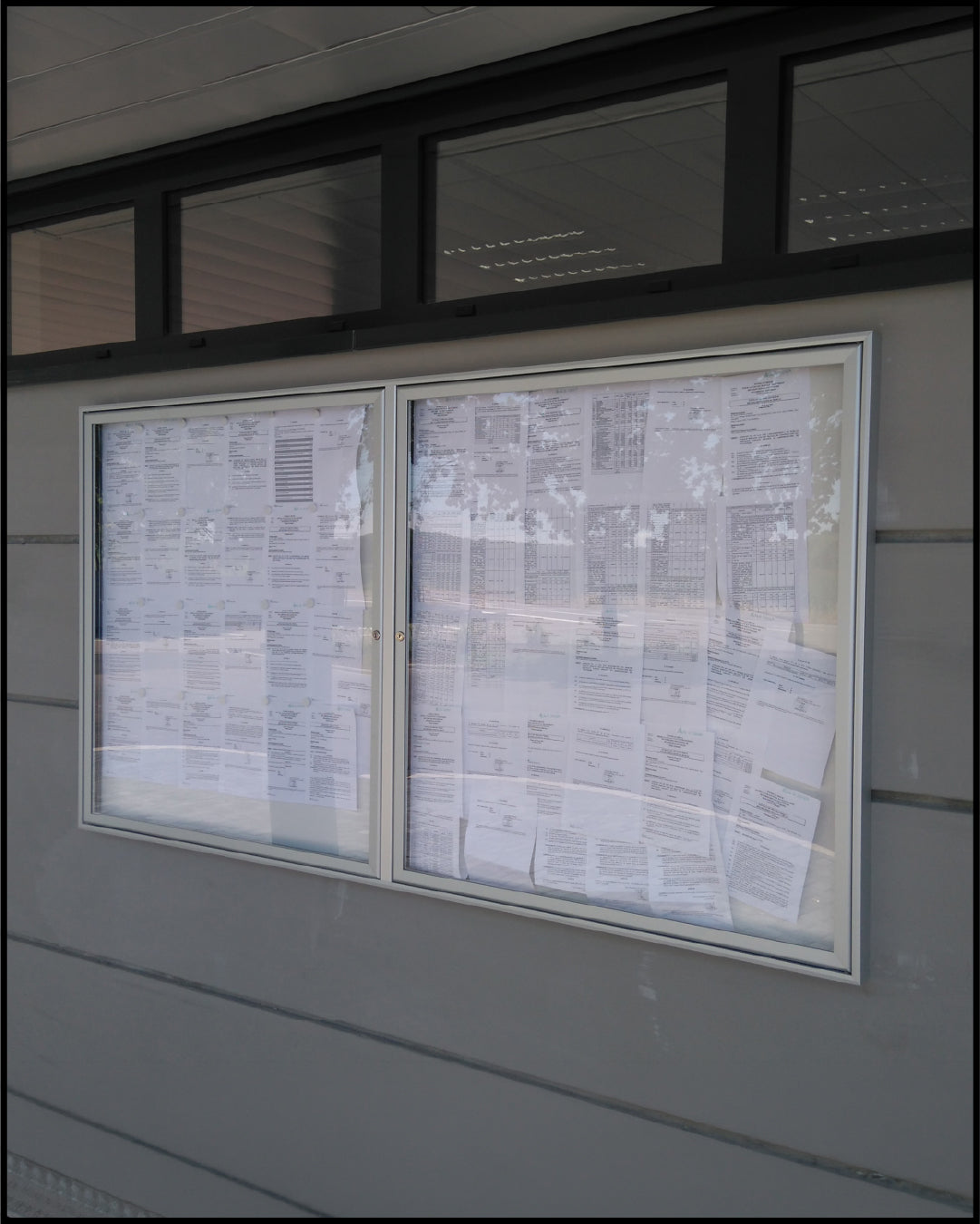 Vitrine info porte battante 720x990 angles carrés